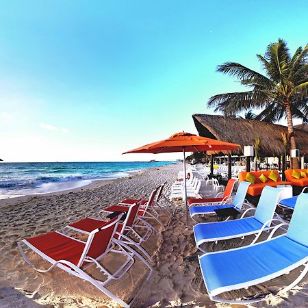 We Uniq Hotel El Carmen Adults Only Playa del Carmen Exterior photo