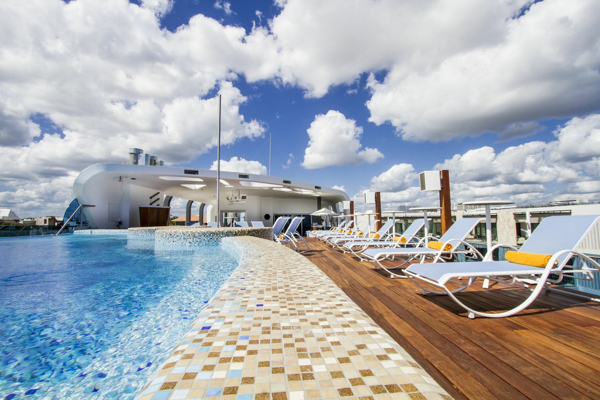 We Uniq Hotel El Carmen Adults Only Playa del Carmen Exterior photo