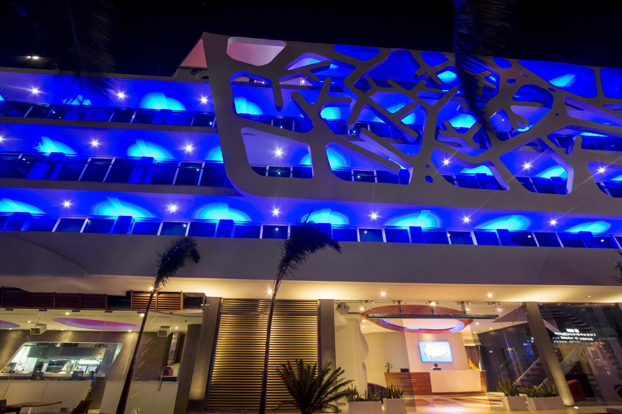We Uniq Hotel El Carmen Adults Only Playa del Carmen Exterior photo